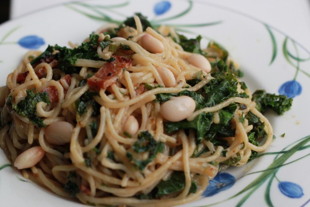 Pasta with Kale, Cannelini Beans & Fresh Herb Vinagrette