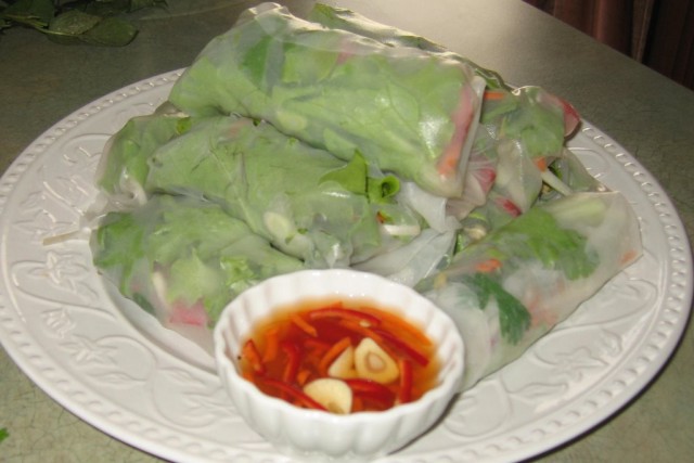 Fresh Spring Rolls & Dipping Sauce